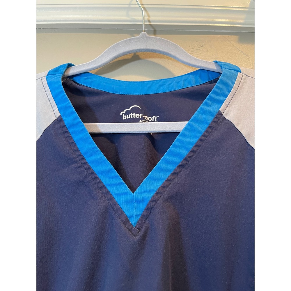 Butter-Soft Stretch Scrub Top Womens 2X Navy Blue Grey Colorblock V-Neck Pockets - Picture 2 of 11